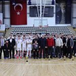 Parkede-sari-siyah-renklertabelada-yine-bir-zafer…🏆🖤💛Buyuk-Erkekler-Basketbol-Liginin-namag-3-150x150 Serdivan Belediyesi, Büyük Erkekler Basketbol Ligi Finalinde Yenikent’i 90–72 Yenerek Şampiyon Oldu